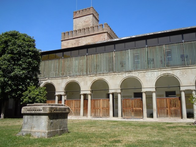 Patio antiguo Hospital Militar, Biblioteca de Extremadura y Facultad de Biblioteconomía (Alcazaba de Badajoz)