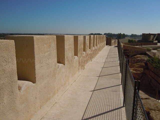 Adarve o paseo de ronda de la muralla de la Alcazaba de Badajoz