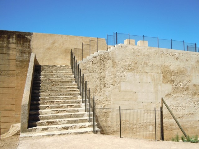 Escalera en la muralla de la Alcazaba de Badajoz