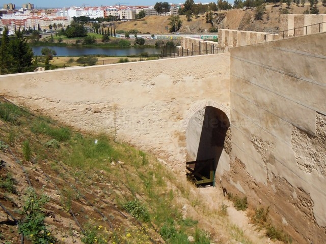 Puente en la muralla de la Alcazaba de Badajoz