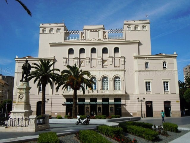Eclecticismo en Badajoz: Teatro Lpez de Ayala