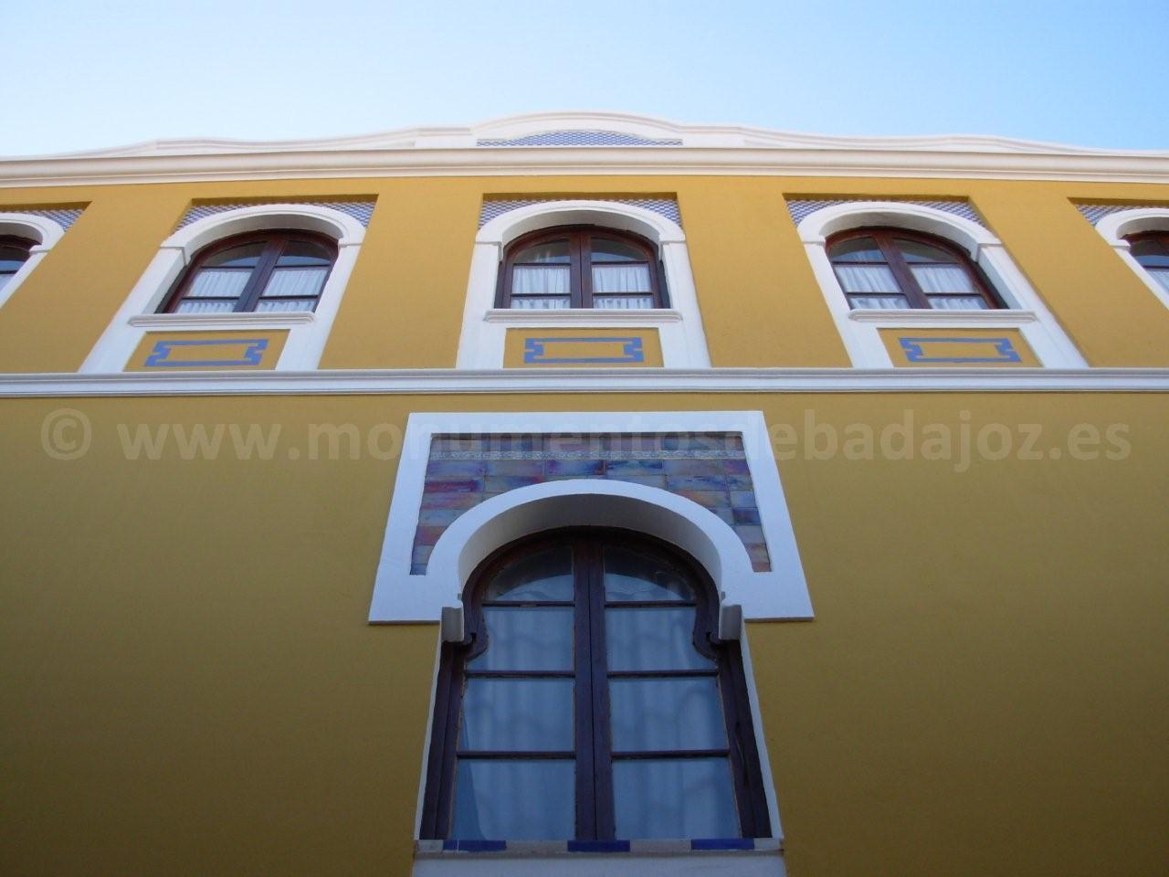 Historicismo regionalista o Regionalismo (andaluz, neorabe) en Badajoz: Arco-Agero, 19