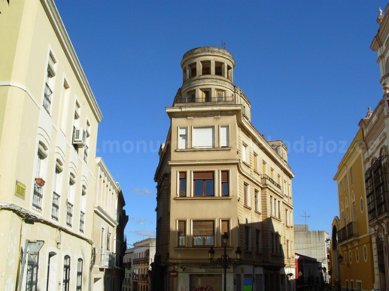 Racionalismo en Badajoz: Doblados, 2