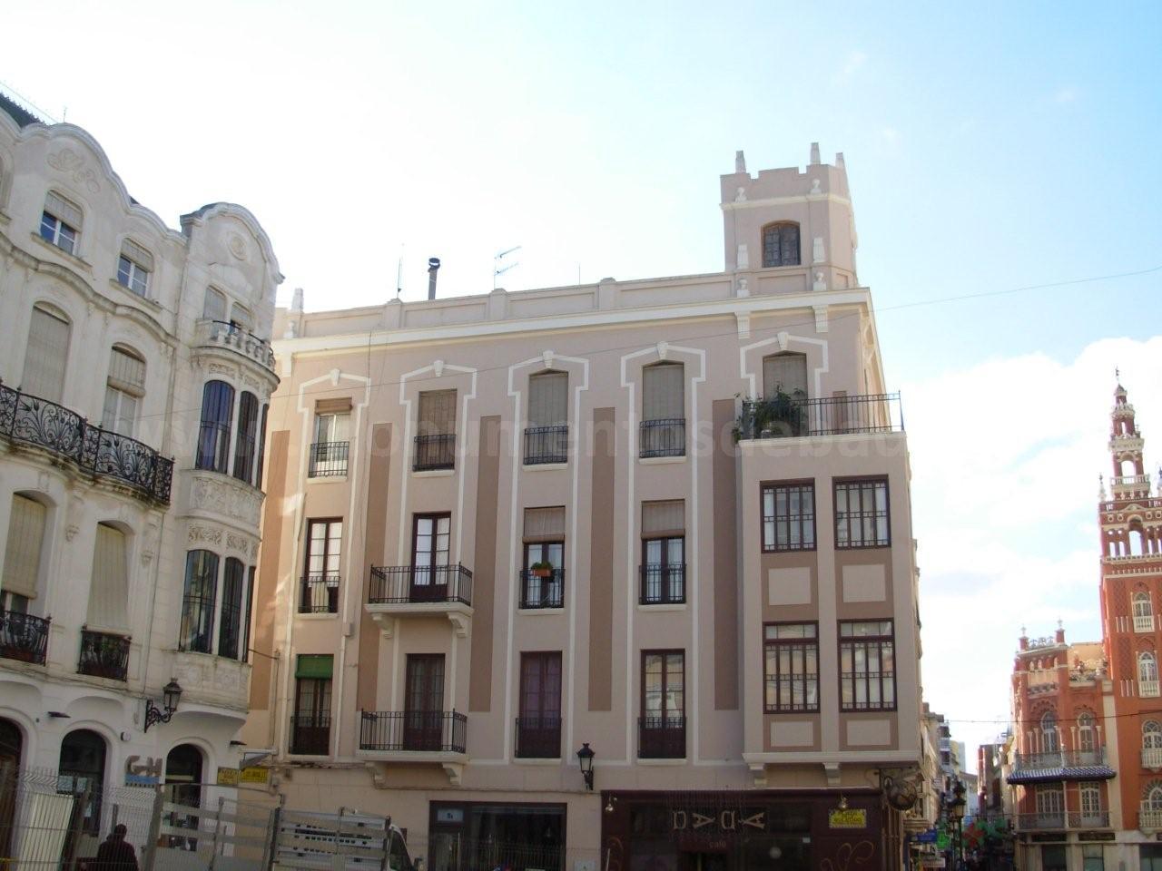 Racionalismo en la Plaza de La Soledad (Badajoz)