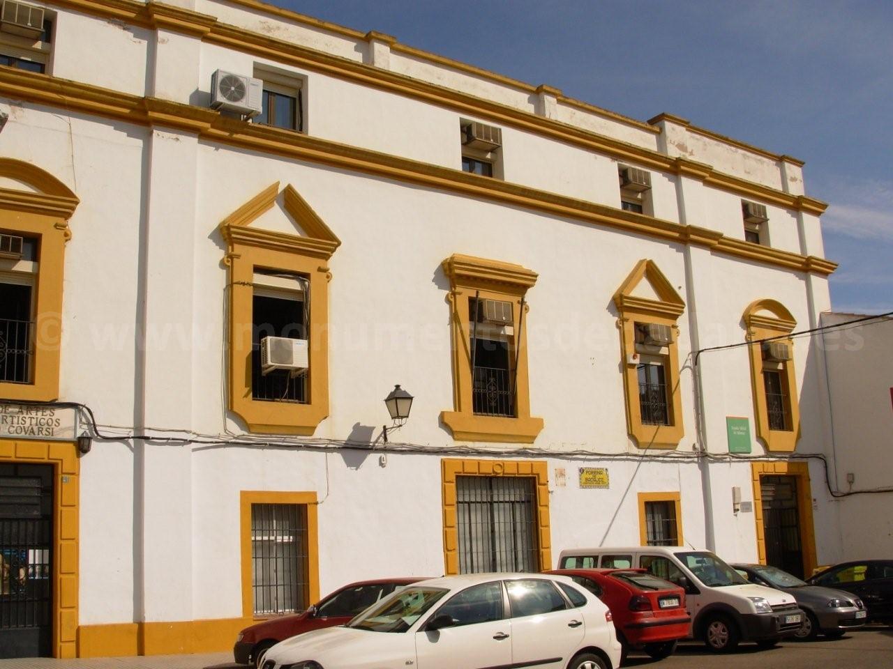 Fachada principal del Palacio de Godoy