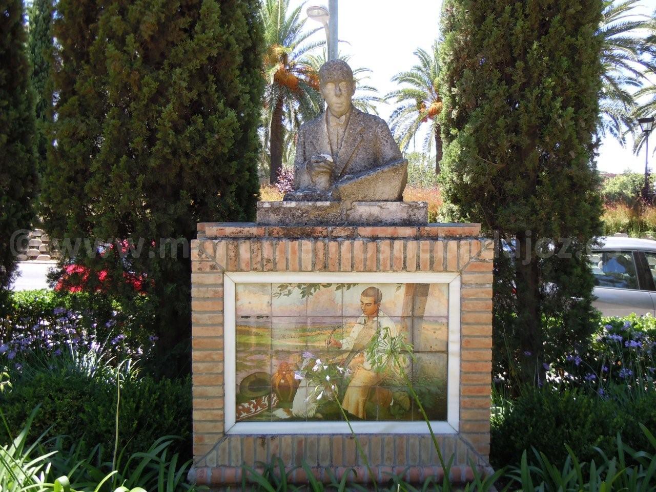 Monumento a Adelardo Covars, Badajoz