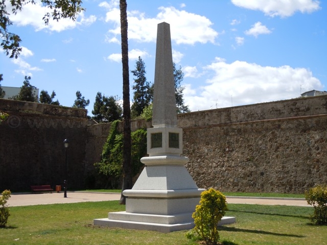 Obelisco Los Sitios de Badajoz Guerra Independencia 1811-1812